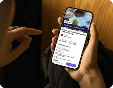 Student applying to scholarships